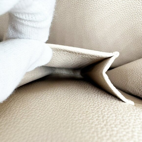 LOUIS VUITTON Brown Monogram Tote Bag - Picture 13 of 15